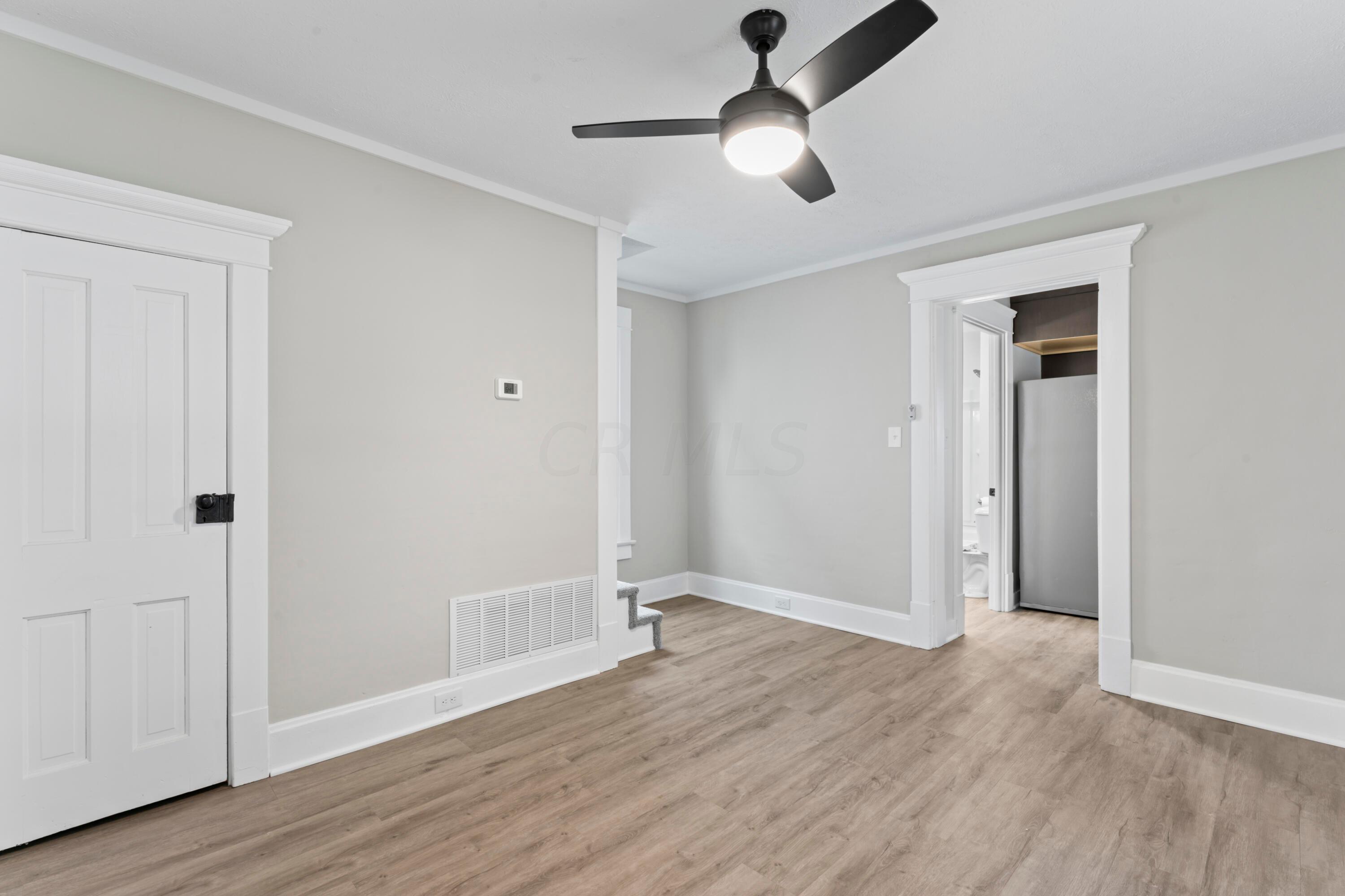 90 Roe Avenue Newark, OH 43055 - Photo 2 of 32 Living Room to Kitchen