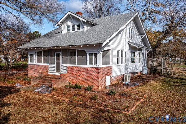 a view of a house with backyard and a tree