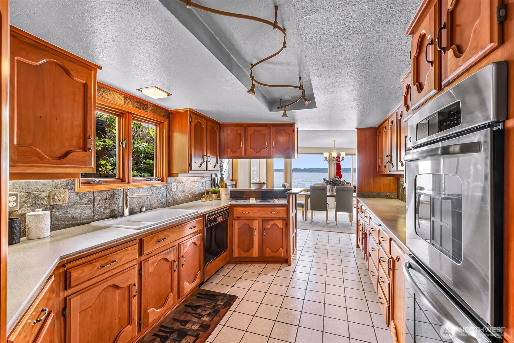 13029 Standring Lane Southwest Burien, WA 98146 - Photo 11 of 28