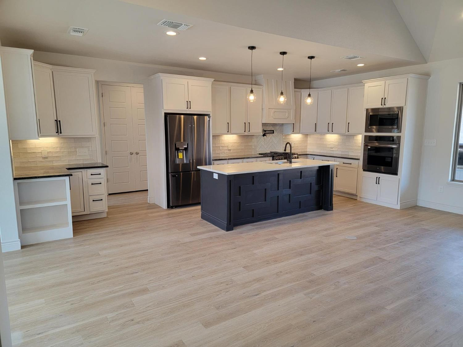 9612 Inverness Avenue Lubbock, TX 79424 - Photo 2 of 18 Photo 2