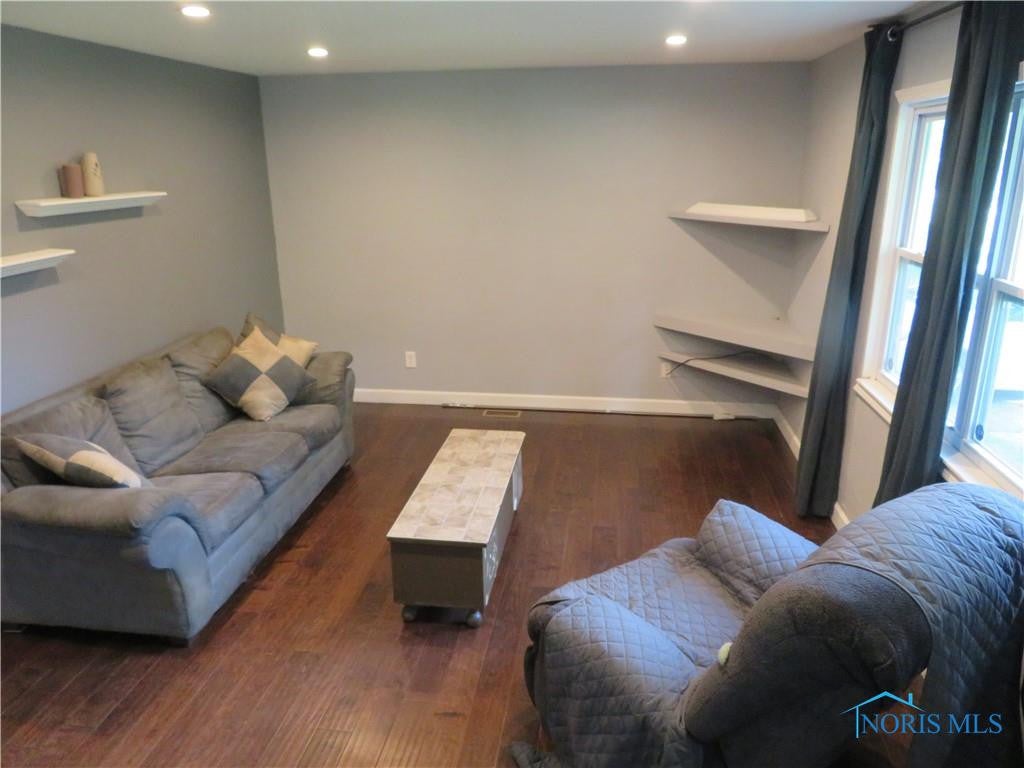 627 Rochelle Road Toledo, OH 43615 - Photo 4 of 21 Gallery Image 4