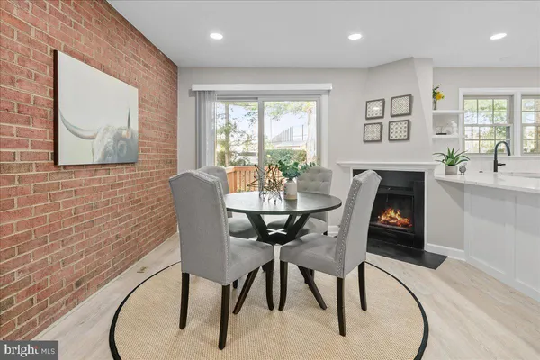$819,999 | 2872 Sutton Oaks Lane, Vienna, VA 22181