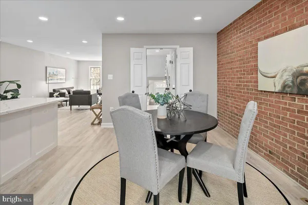 $819,999 | 2872 Sutton Oaks Lane, Vienna, VA 22181