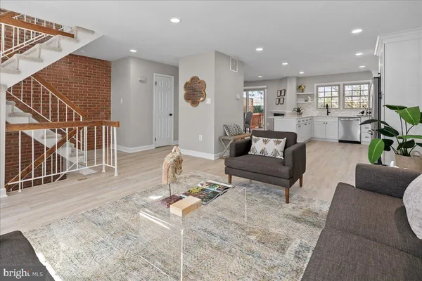 $819,999 | 2872 Sutton Oaks Lane, Vienna, VA 22181