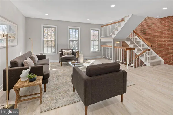 $819,999 | 2872 Sutton Oaks Lane, Vienna, VA 22181