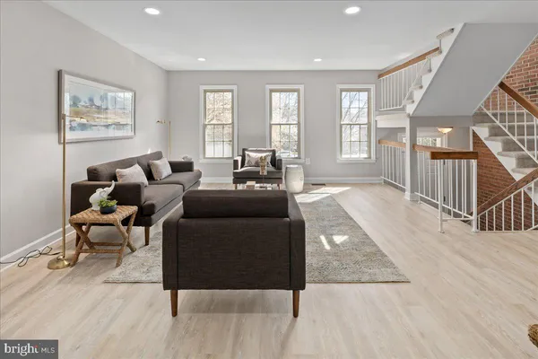 $819,999 | 2872 Sutton Oaks Lane, Vienna, VA 22181