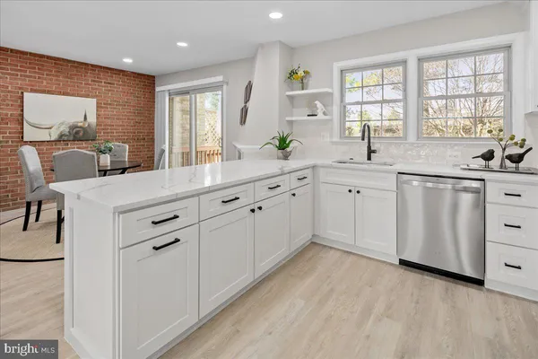 $819,999 | 2872 Sutton Oaks Lane, Vienna, VA 22181