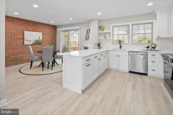 $819,999 | 2872 Sutton Oaks Lane, Vienna, VA 22181