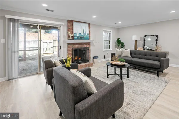 $819,999 | 2872 Sutton Oaks Lane, Vienna, VA 22181