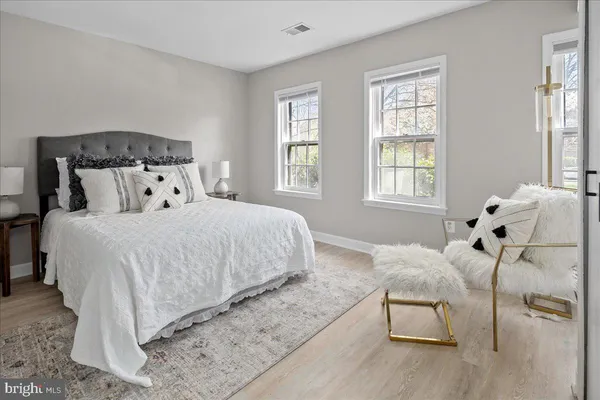 $819,999 | 2872 Sutton Oaks Lane, Vienna, VA 22181