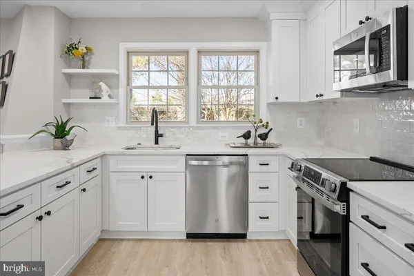 $819,999 | 2872 Sutton Oaks Lane, Vienna, VA 22181