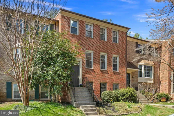 $819,999 | 2872 Sutton Oaks Lane, Vienna, VA 22181