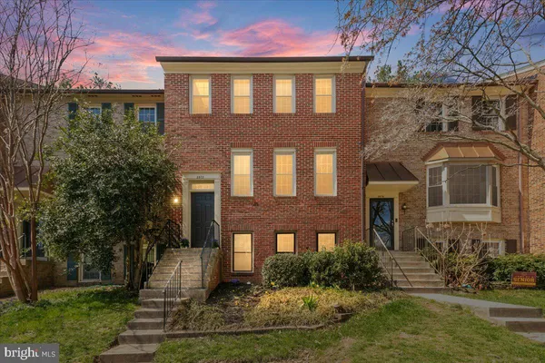 $819,999 | 2872 Sutton Oaks Lane, Vienna, VA 22181