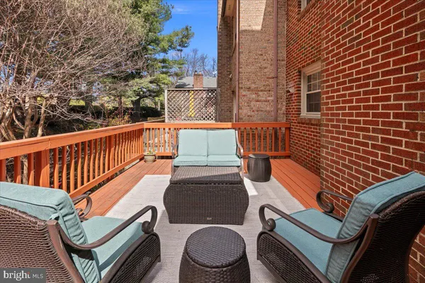 $819,999 | 2872 Sutton Oaks Lane, Vienna, VA 22181