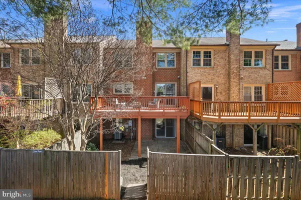 $819,999 | 2872 Sutton Oaks Lane, Vienna, VA 22181