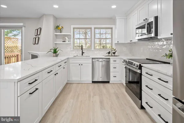 $819,999 | 2872 Sutton Oaks Lane, Vienna, VA 22181