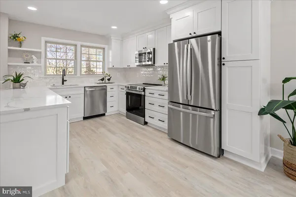 $819,999 | 2872 Sutton Oaks Lane, Vienna, VA 22181