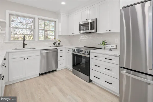 $819,999 | 2872 Sutton Oaks Lane, Vienna, VA 22181