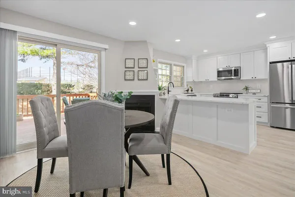 $819,999 | 2872 Sutton Oaks Lane, Vienna, VA 22181