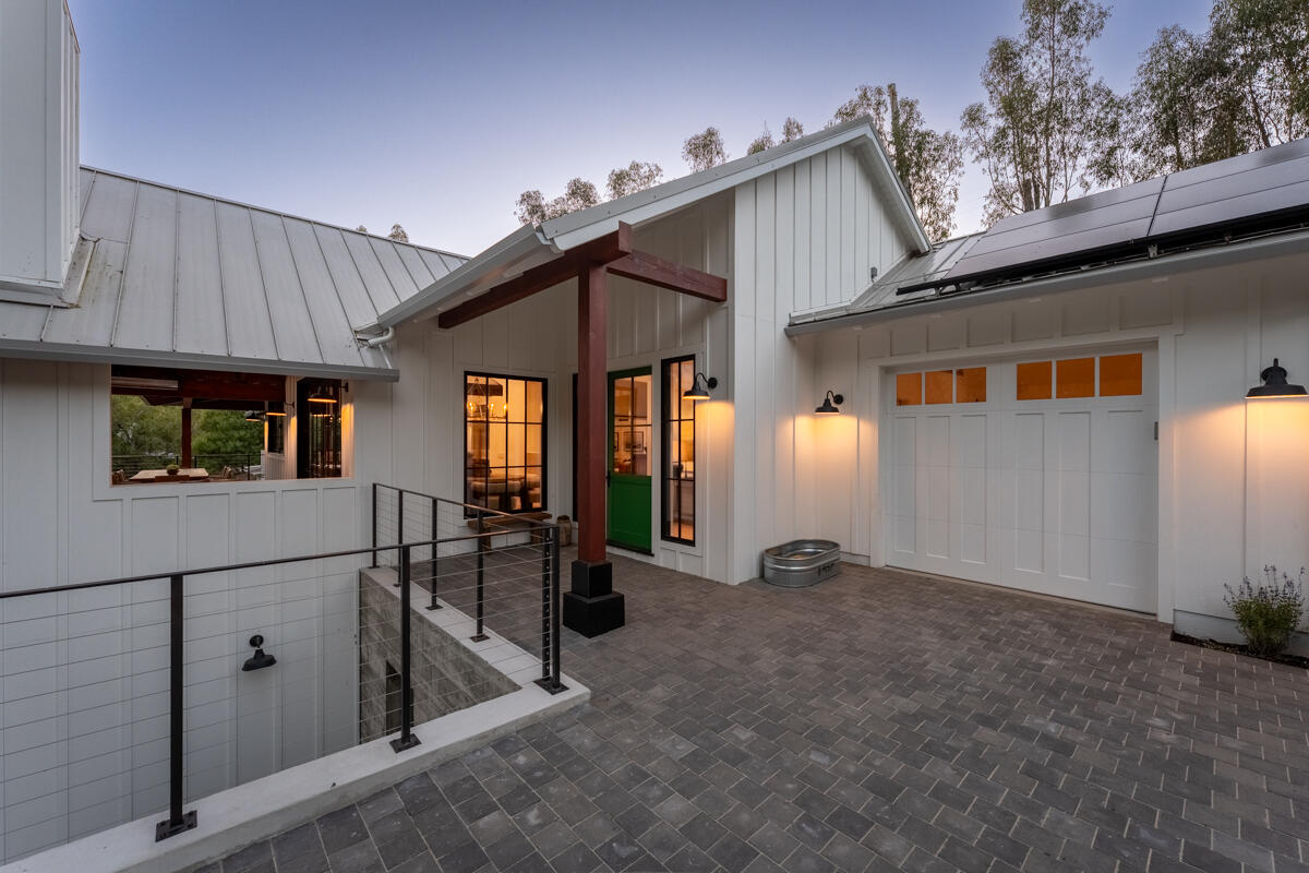 2243 Las Canoas Road Santa Barbara, CA 93105 - Photo 34 of 37 34 Driveway into front door corner