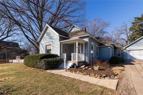 $380,000 | 2304 Maple Avenue, Leavenworth, KS 66048