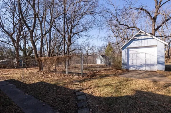 $380,000 | 2304 Maple Avenue, Leavenworth, KS 66048
