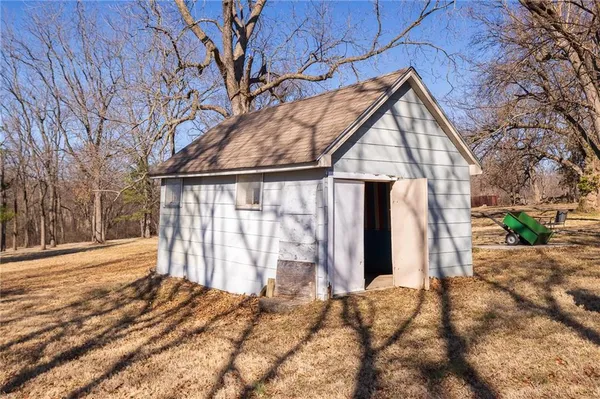 $380,000 | 2304 Maple Avenue, Leavenworth, KS 66048