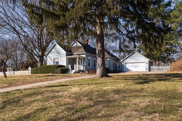 $380,000 | 2304 Maple Avenue, Leavenworth, KS 66048