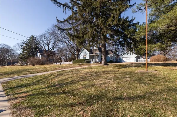 $380,000 | 2304 Maple Avenue, Leavenworth, KS 66048