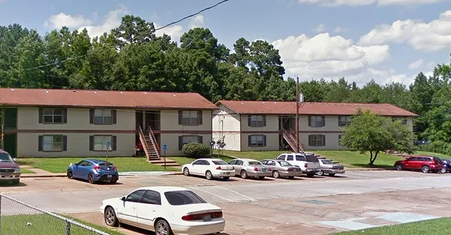 $550 | 705 Clifford Street, Center, TX 75935