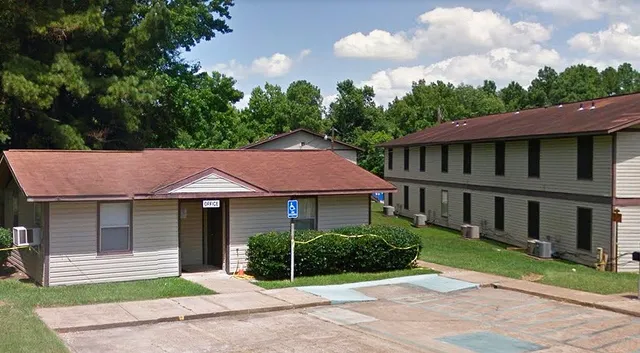 $550 | 705 Clifford Street, Center, TX 75935