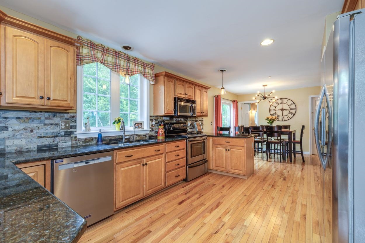 9 Misty Lane Hooksett, NH 03106 - Photo 3 of 57