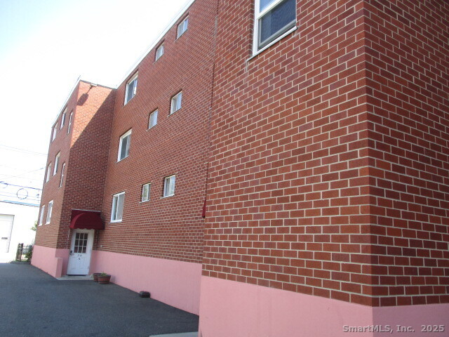 4 Van Zant Street, Unit A2 Norwalk, CT 06855 - Photo 8 of 14