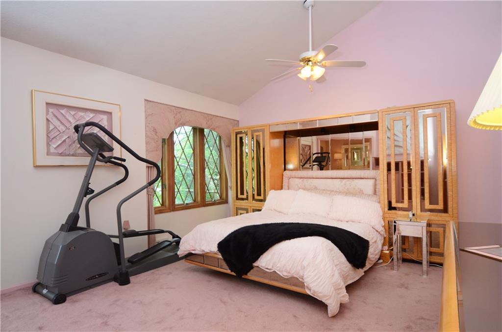 5007 Julia Lane McKees Rocks, PA 15136 - Photo 19 of 25 Master suite