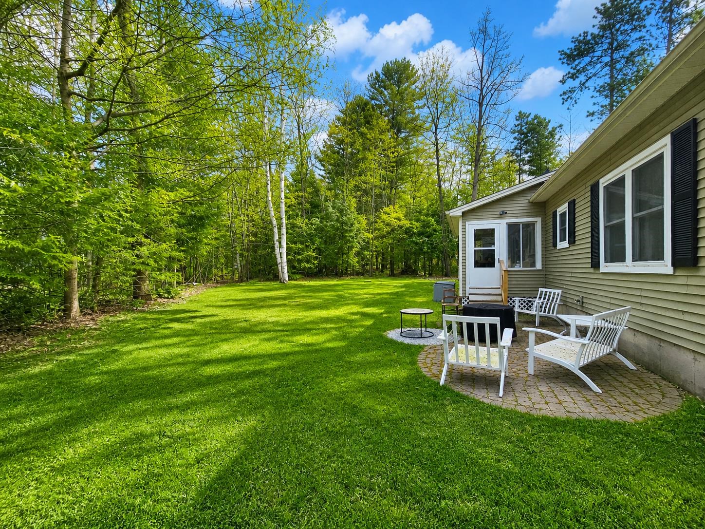 9 Clover Lane Newport, VT 05855 - Photo 4 of 42