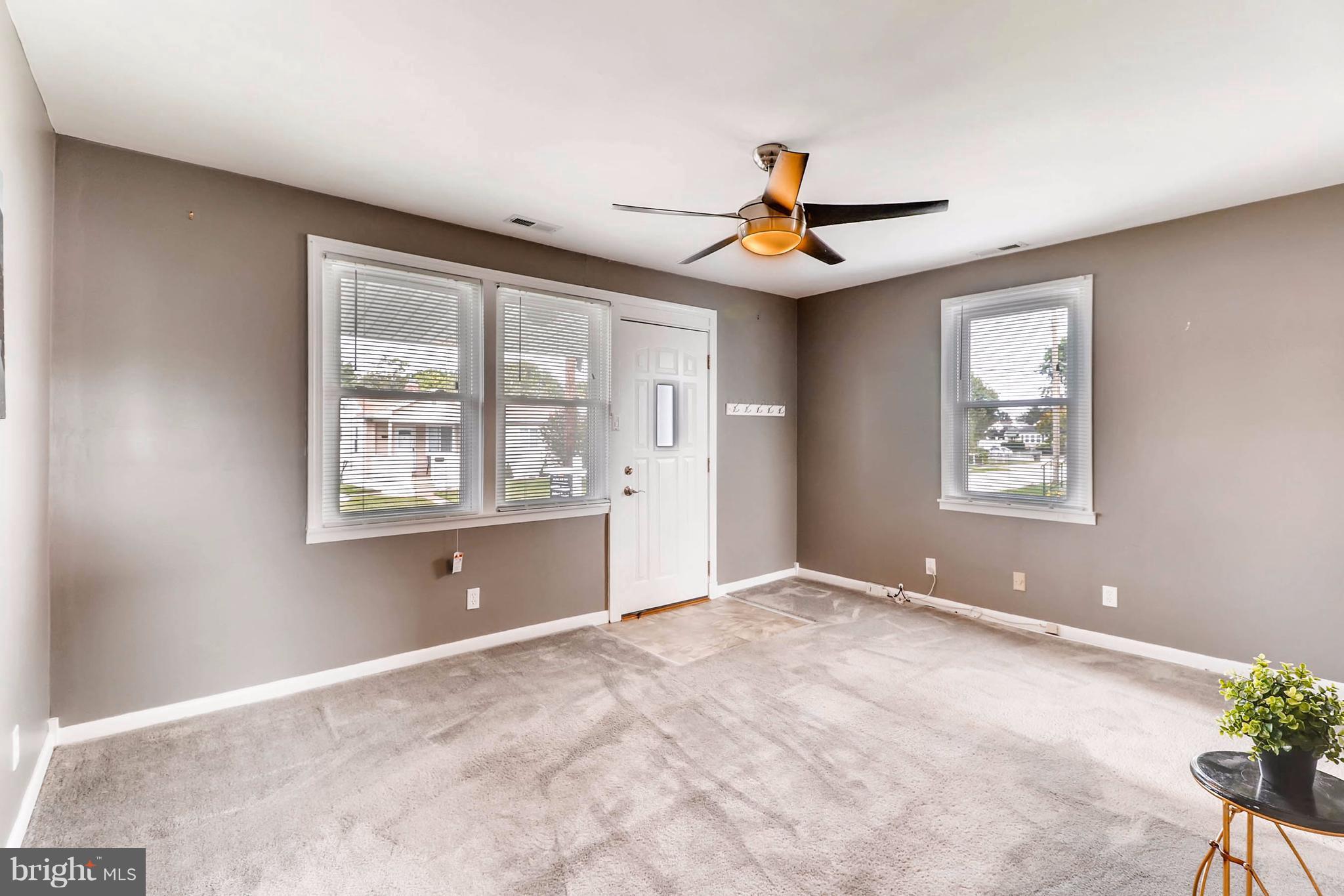1850 Marshall Road Baltimore, MD 21222 - Photo 3 of 10 Living Room