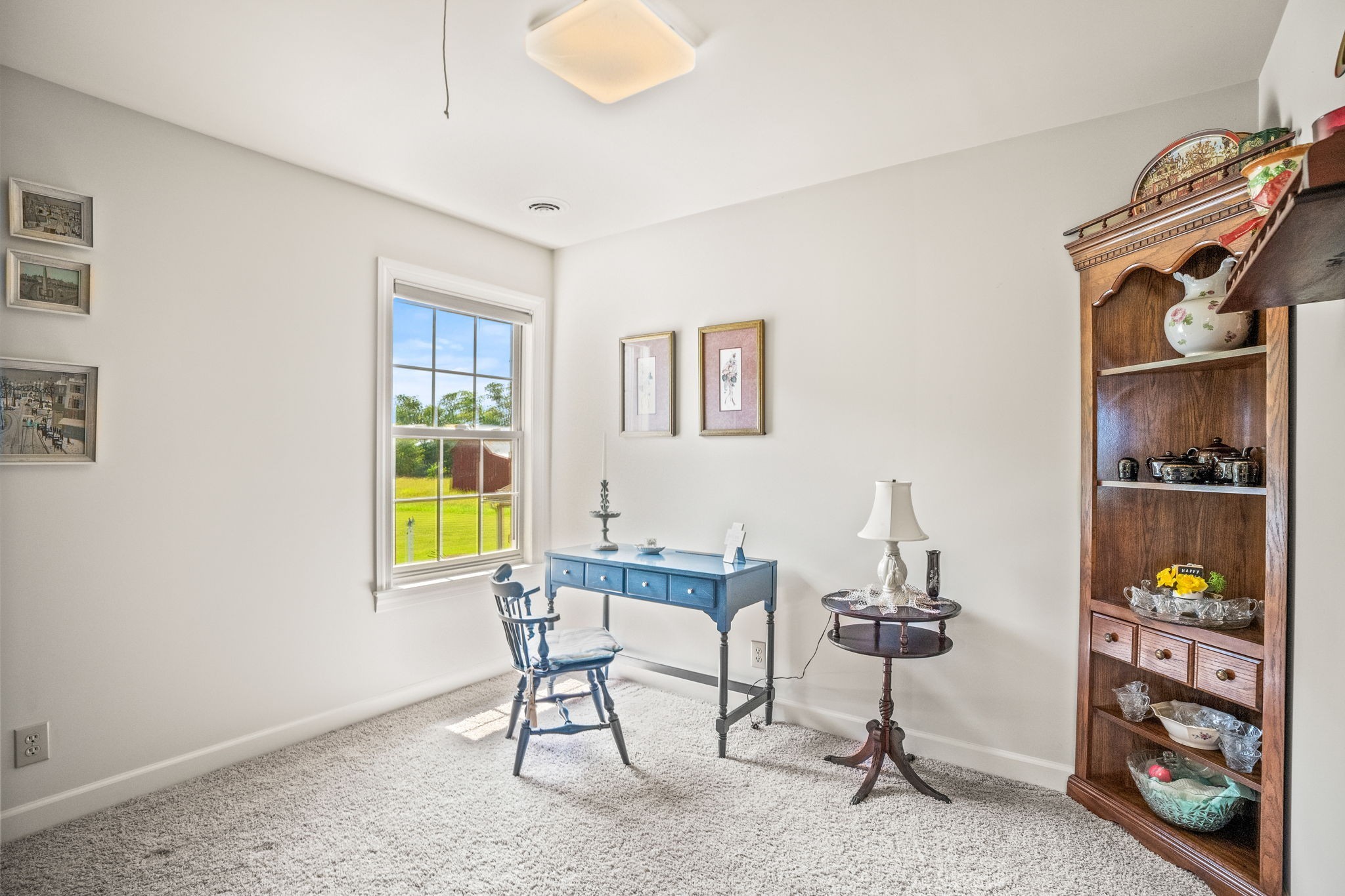 4313 South Garrett Road Springfield, TN 37172 - Photo 37 of 69 a workspace with furniture and window in a room