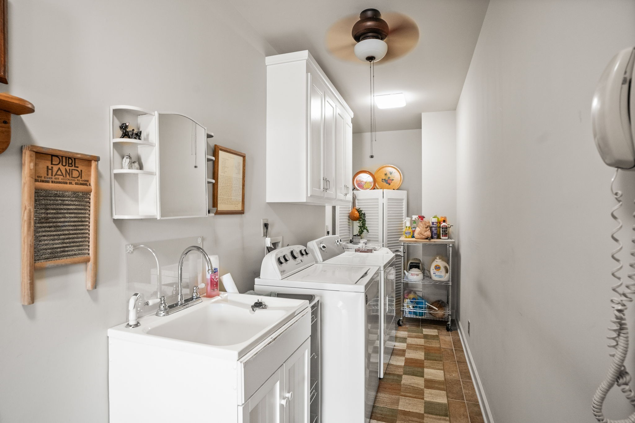 4313 South Garrett Road Springfield, TN 37172 - Photo 40 of 69 a bathroom with a sink and a mirror