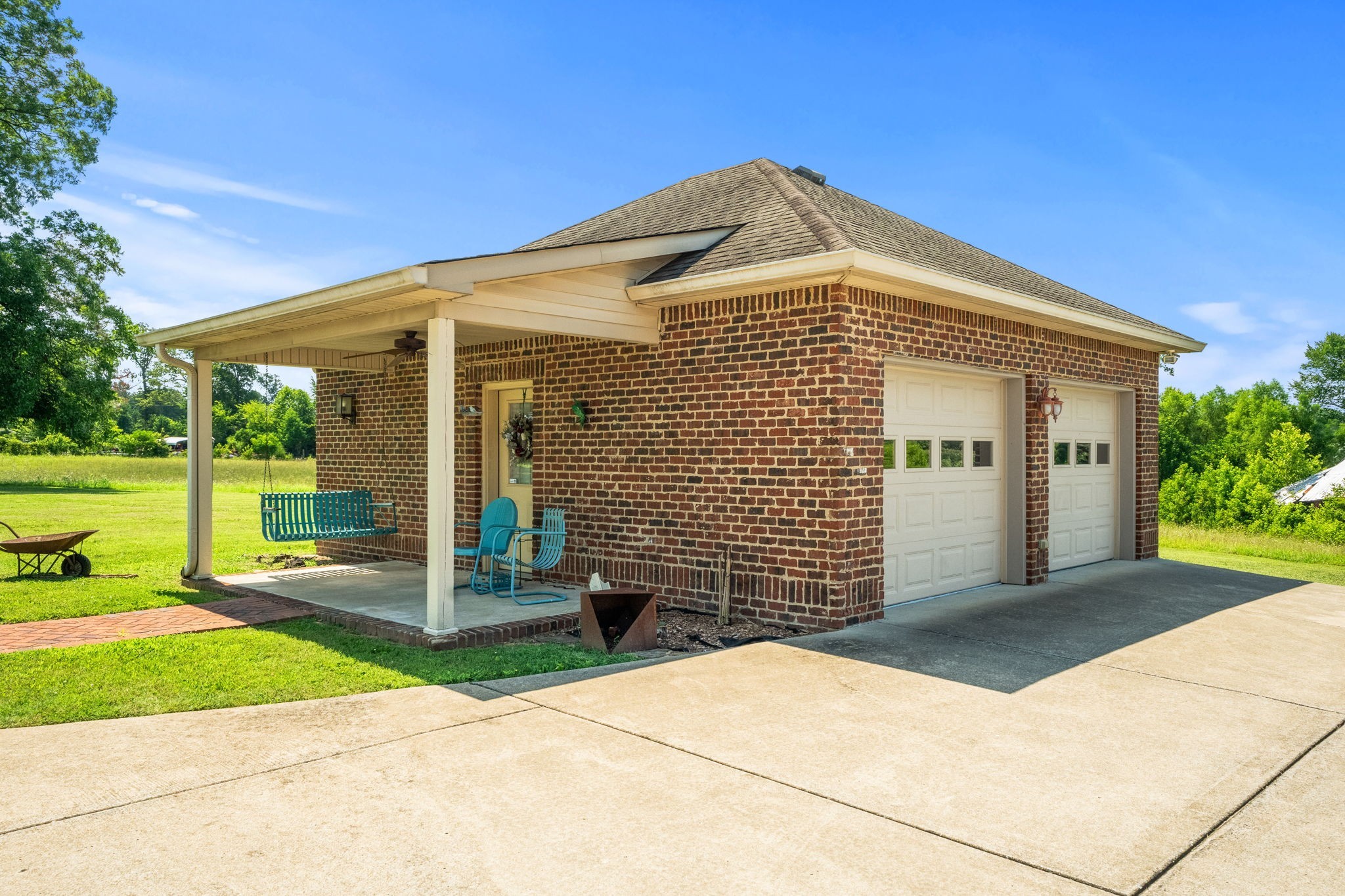4313 South Garrett Road Springfield, TN 37172 - Photo 47 of 69 a front view of a house with a yard