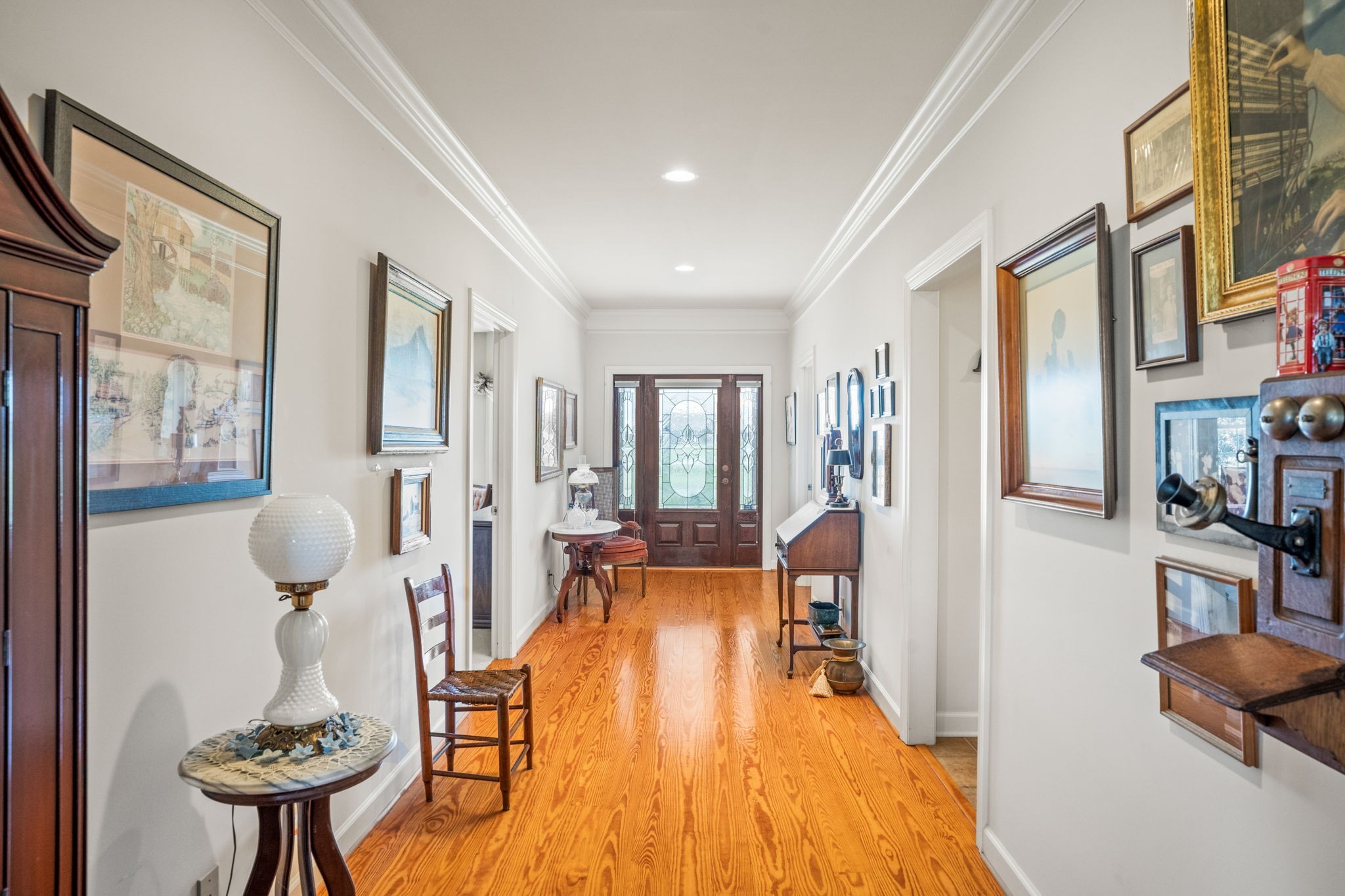 4313 South Garrett Road Springfield, TN 37172 - Photo 5 of 69 a living room with furniture and a chandelier