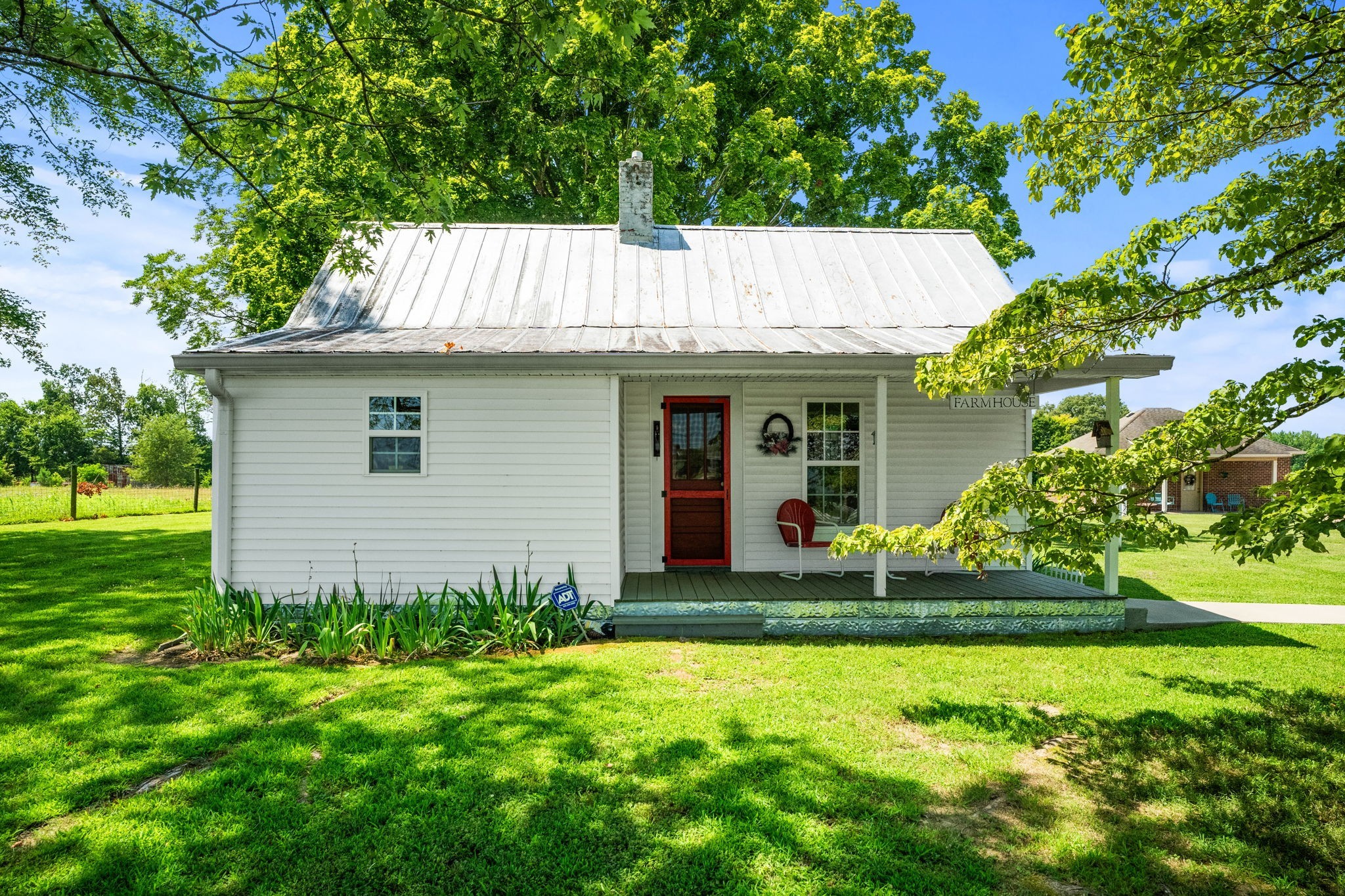 4313 South Garrett Road Springfield, TN 37172 - Photo 52 of 69 a house view with a garden space