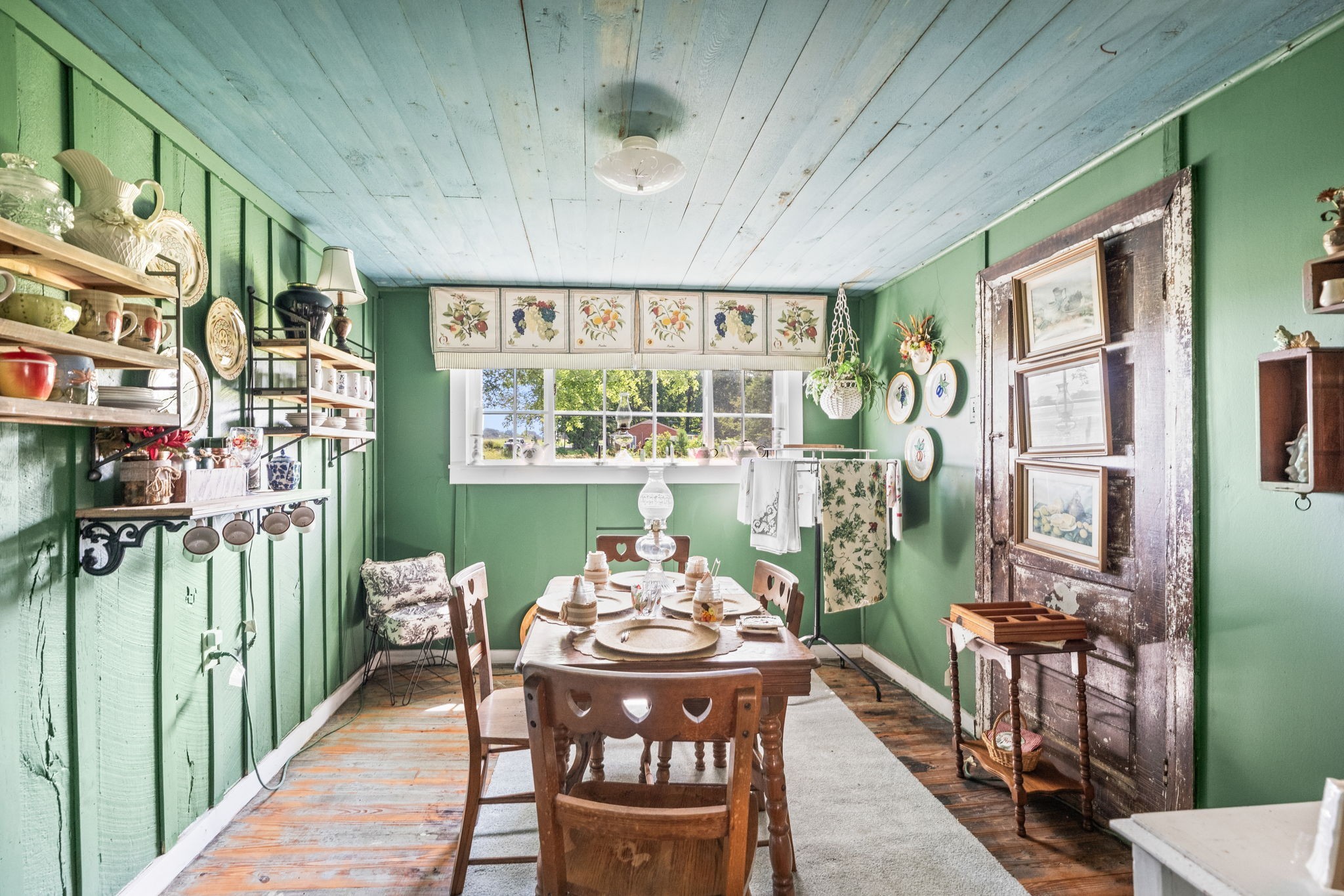 4313 South Garrett Road Springfield, TN 37172 - Photo 56 of 69 a view of a dining room with furniture window and outside view