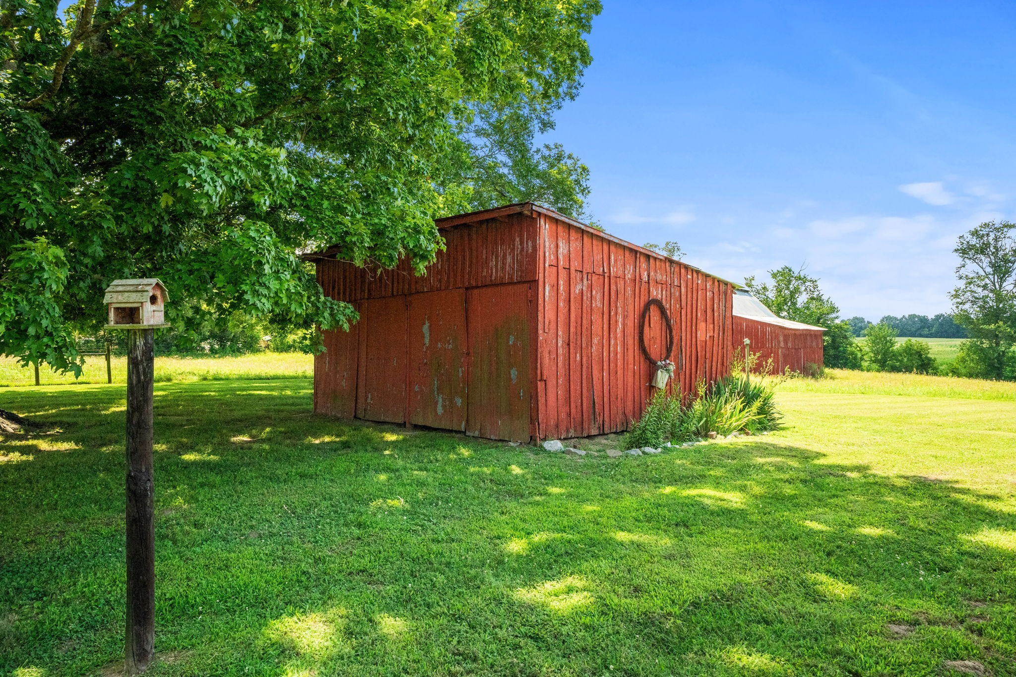 4313 South Garrett Road Springfield, TN 37172 - Photo 58 of 69 a view of a back yard with an tree and wooden fence