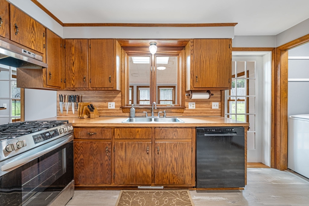50 Emerson Street Springfield, MA 01118 - Photo 10 of 42