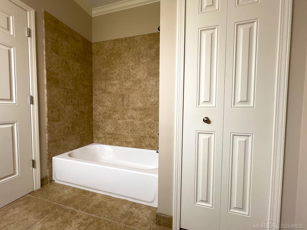 16092 Moore Park Road Macomb, MI 48044 - Photo 31 of 53 50137754-fe1b5d91-2278-417b-93d7-231ed196577f.JPG
