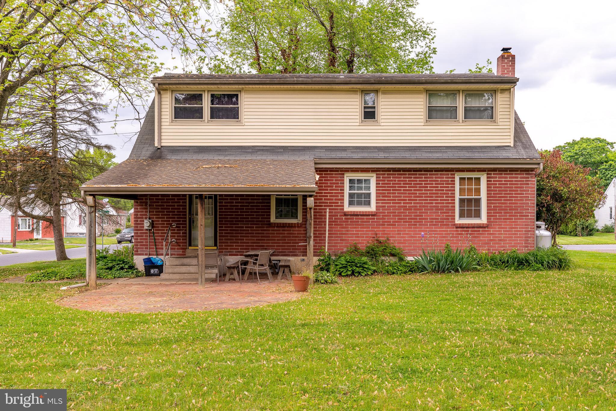 2038 Hemlock Road Lancaster, PA 17603 - Photo 2 of 33 Gallery Image 2