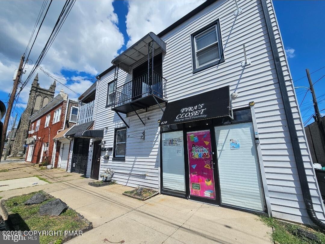 a street sign on a brick building