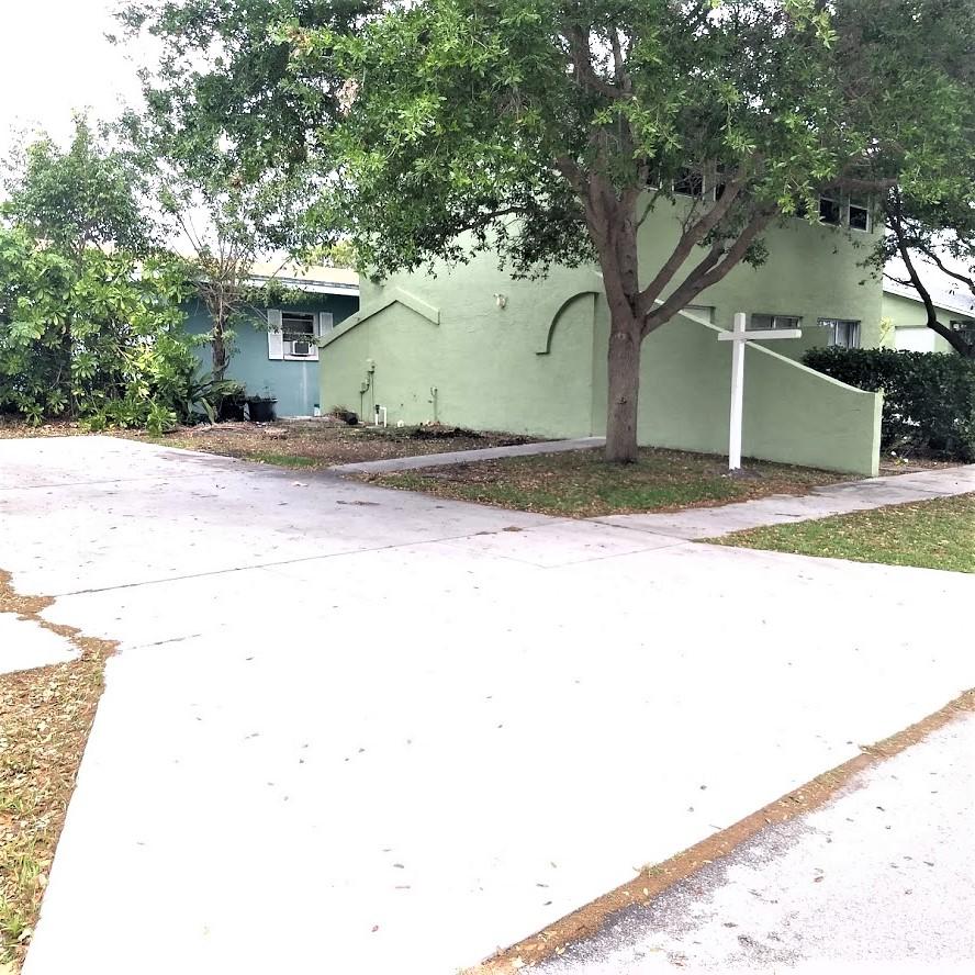 101 Coventry Street Boca Raton, FL 33487 - Photo 18 of 18 Coventry main parking