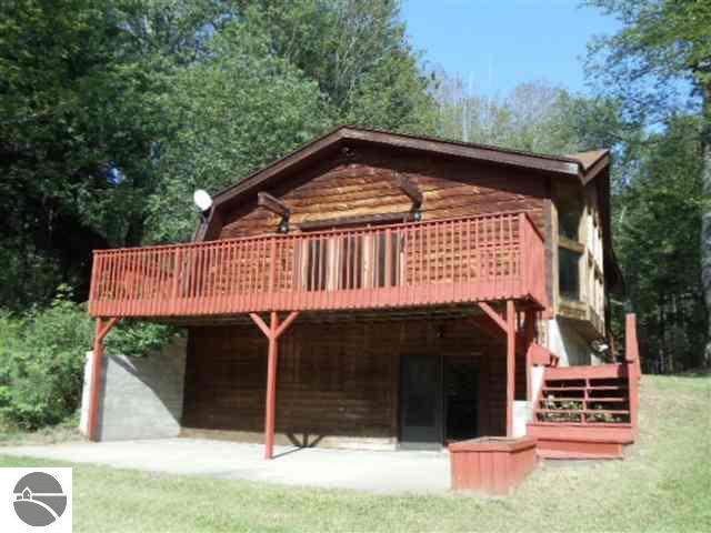5816 Gunn Road Benzonia, MI 49616 - Photo 5 of 15 1720113-4.JPG