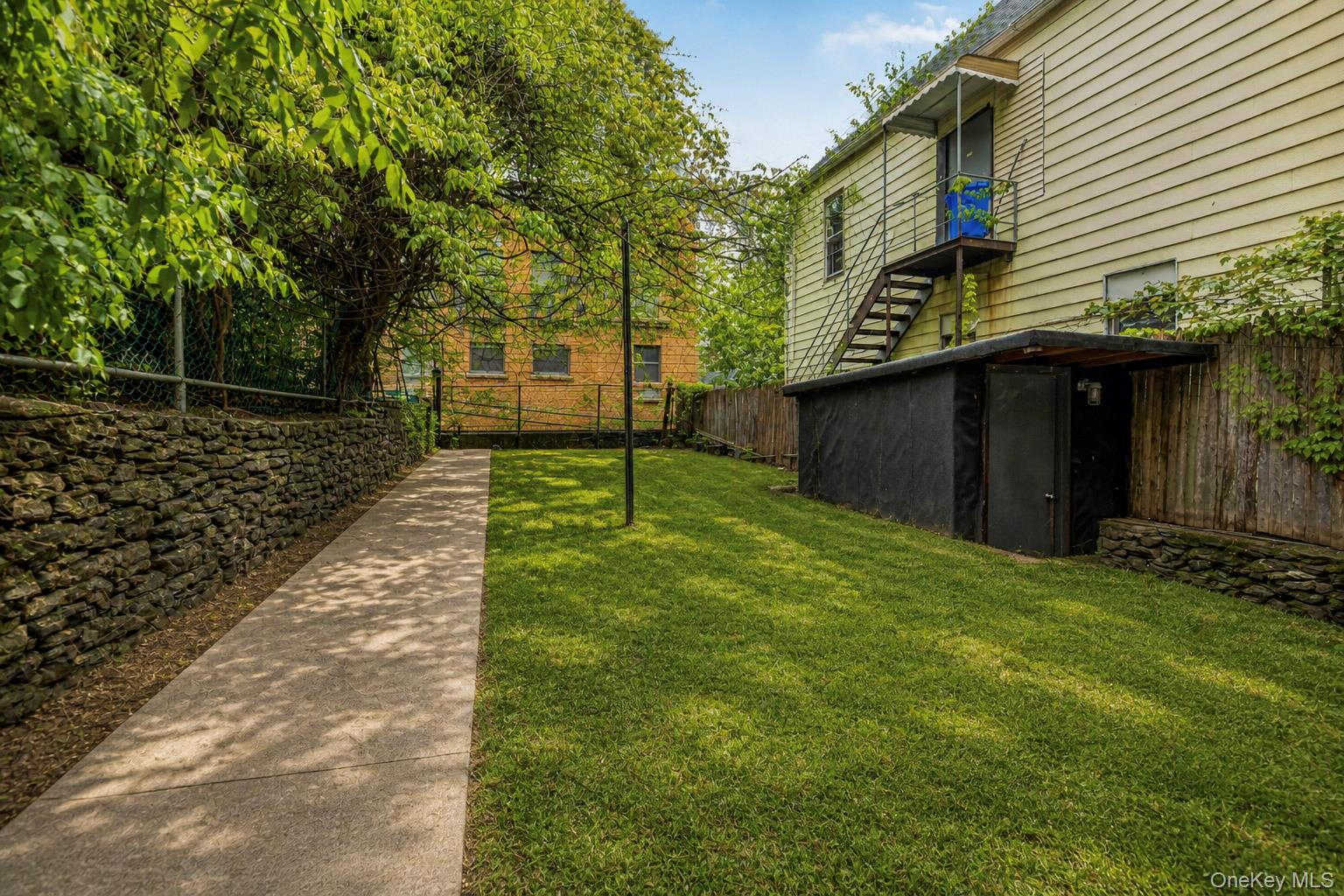 151 Summit Place Bronx, NY 10463 - Photo 2 of 9 This yard has been virtually staged.